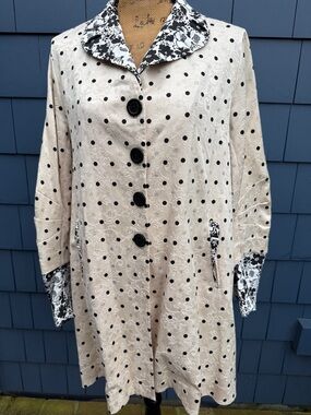 An Ren Cream Polka Dot Women's Coat with Black Floral Trim